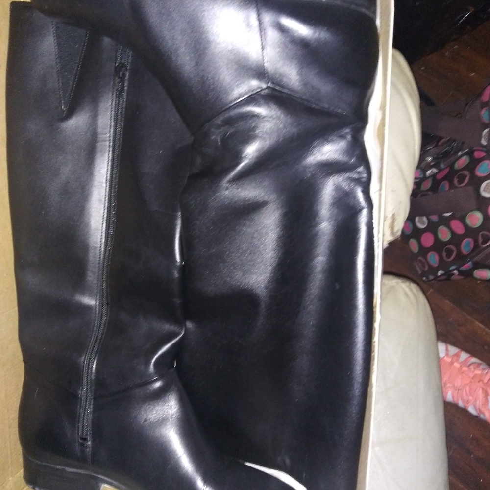 Boots - Picture 2 of 4